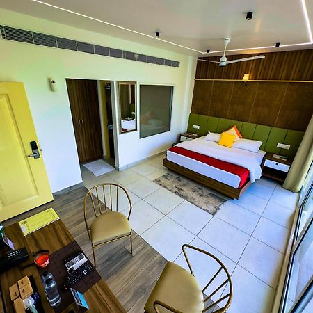 Boulevard Resorts Kakkadampoyil Buitenkant foto