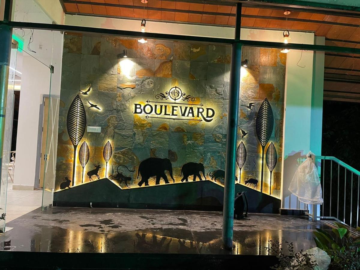 Boulevard Resorts Kakkadampoyil Buitenkant foto