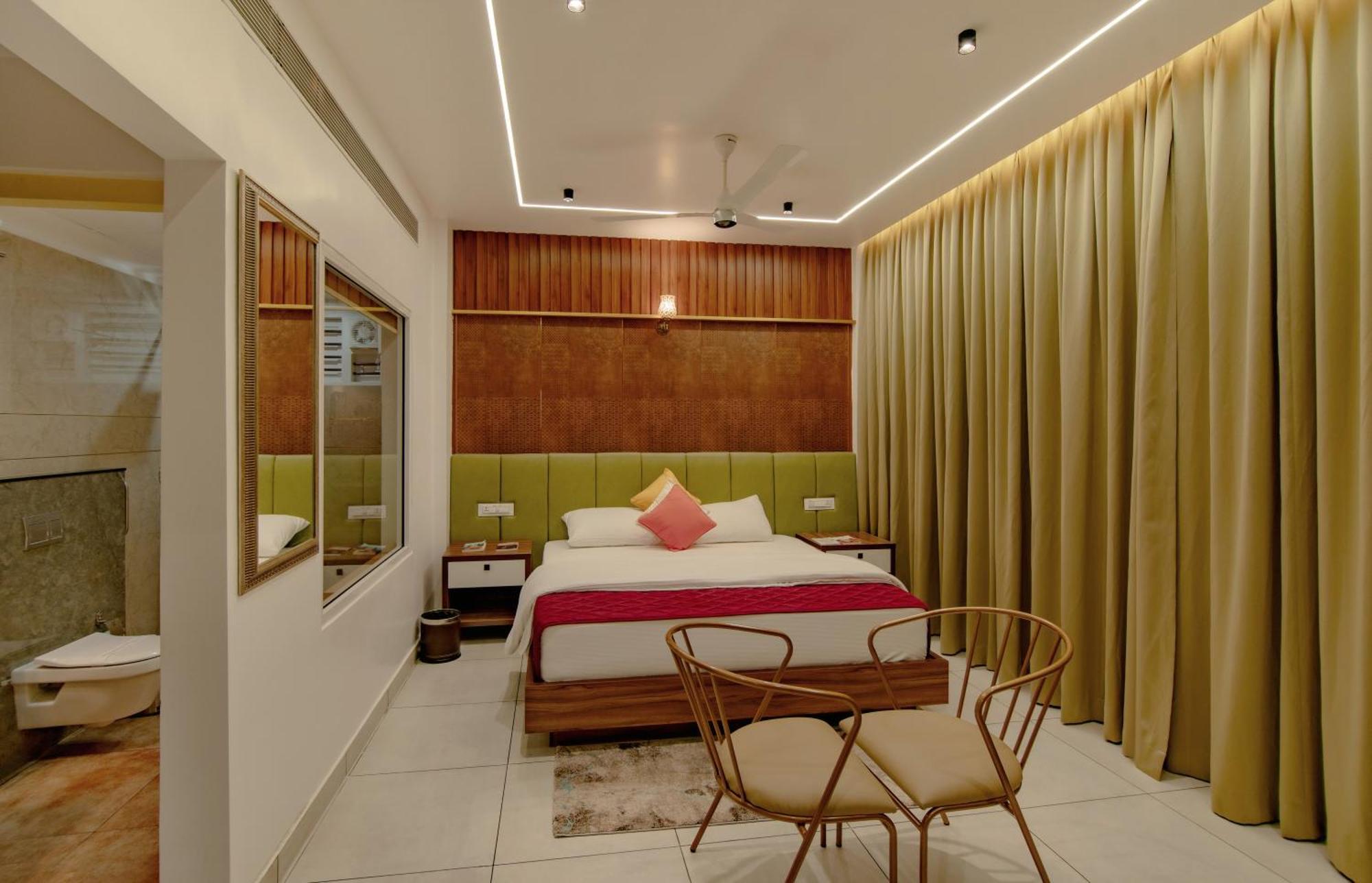 Boulevard Resorts Kakkadampoyil Buitenkant foto